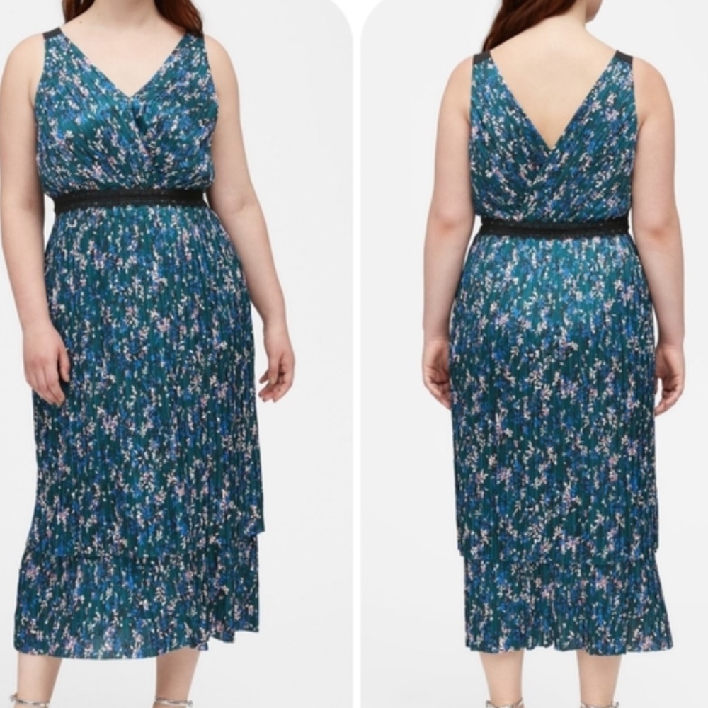 Banana Republic V-Neck Dress w/ Tier Skirt